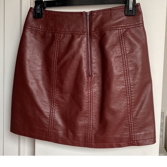 Free People Mini Retro Body Con Faux-Leather Mini Skirt Maroon - Picture 2 of 4